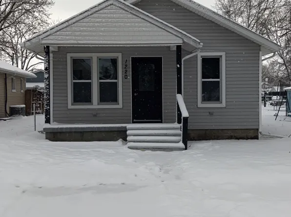 1220 Maywood St, Marysville, MI 48040