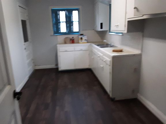 2nd image of 3048 Alamo Ave