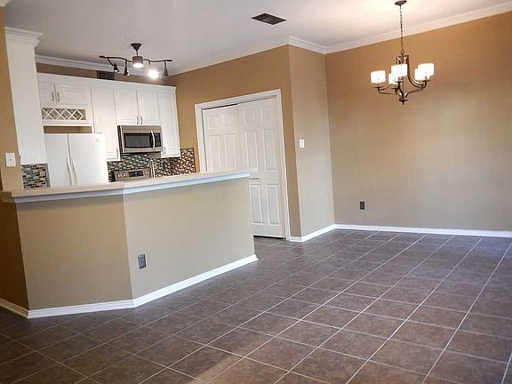 5th image of 2464 Southcourt Cir