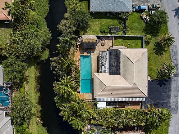 5th image of 6181 SW 56th Court