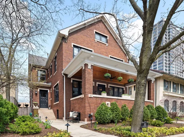 740 W Hutchinson St, Chicago, IL 60613