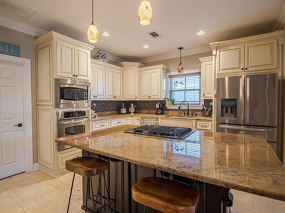 2nd image of 1604 Cypress Ln