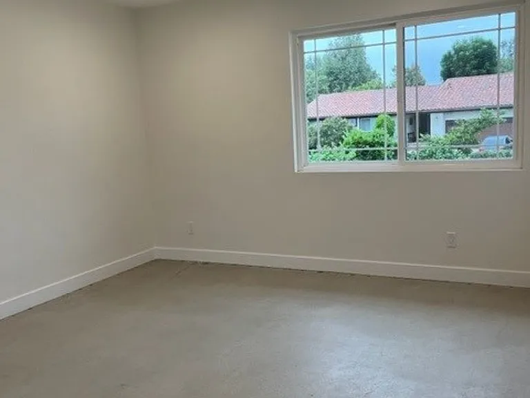 3276 Valarie Ave — Photo 5