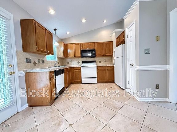 5th image of 610 E Jones Ave