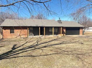 920 N Woodview Dr, Skiatook, OK 74070