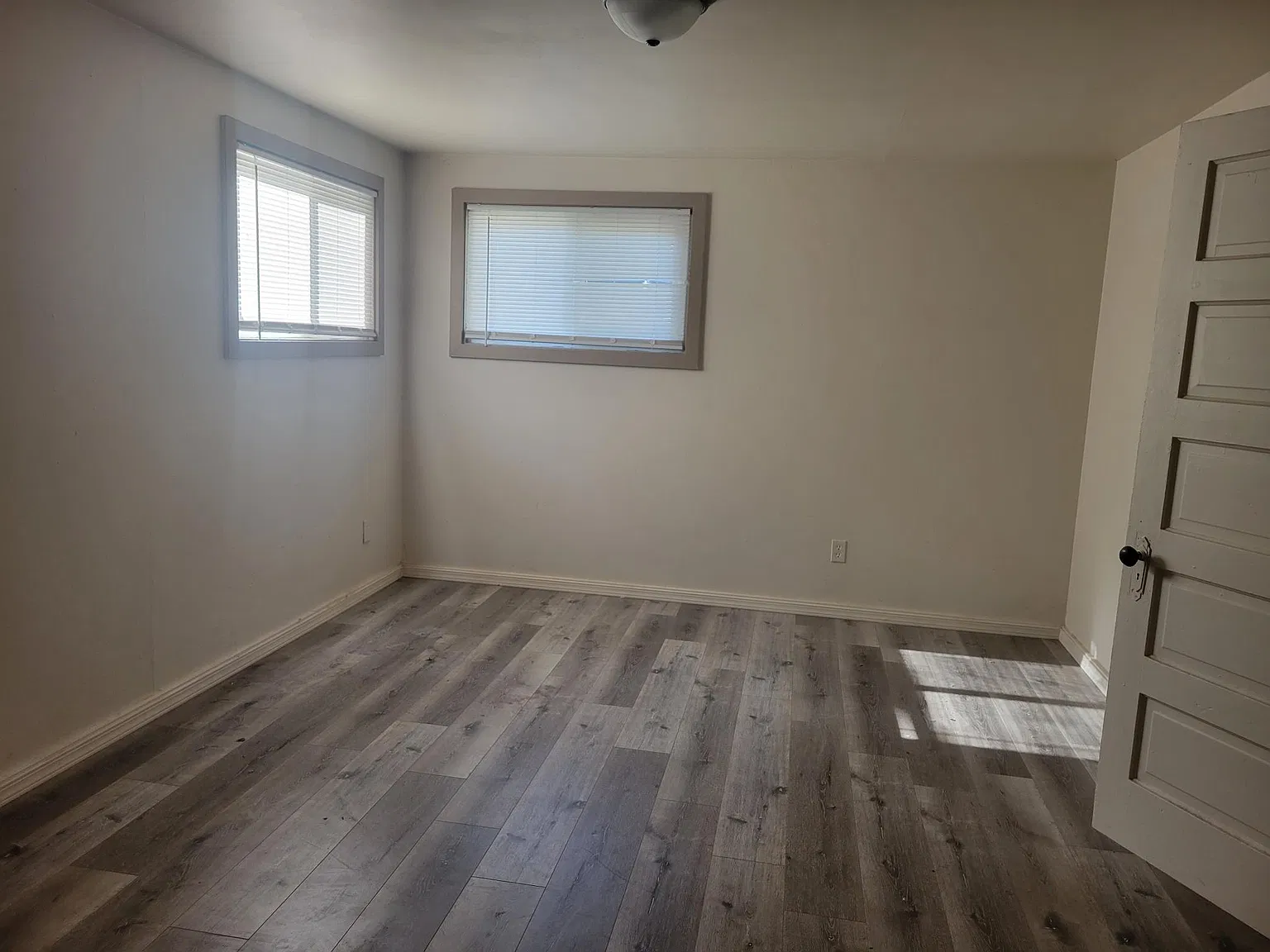 906 East Main Street - 1 — Photo 2