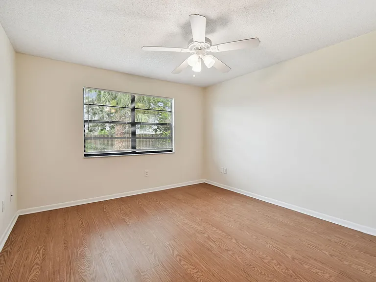 938 Willowood Ln — Photo 21