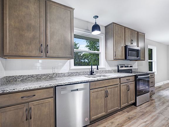 5th image of 1053 Cumberland Dr