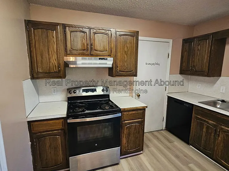 8011 N 117th East Ave — Photo 3