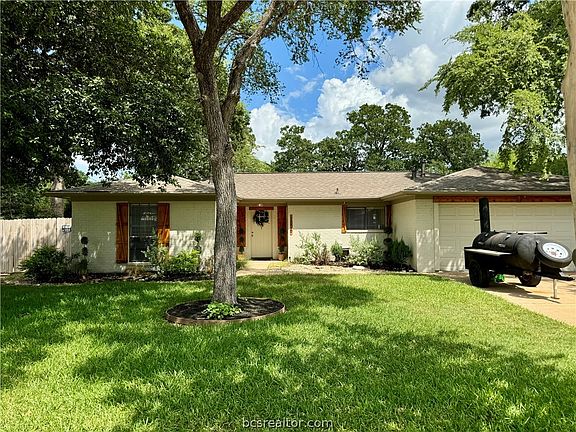 3rd image of 1006 Val Verde Dr