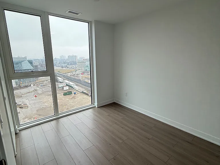 25 Wellington St S #810 — Photo 8