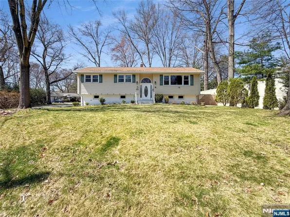 2622 Cleveland Ave, Washington Township, NJ 07676