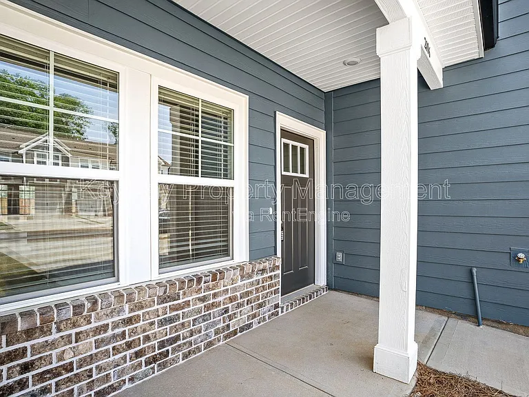 2106 SE Denmark Ave — Photo 3