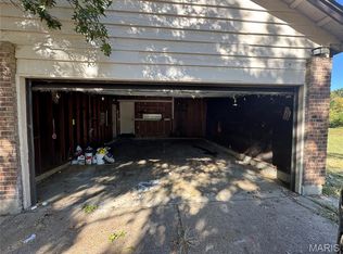 12582 Springtrail Dr, Florissant, MO 63033