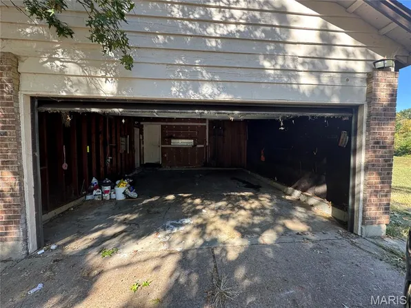 12582 Springtrail Dr, Florissant, MO 63033