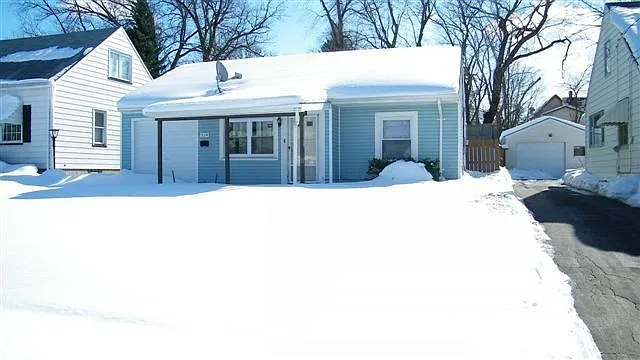 569 Miller Ave photo 1