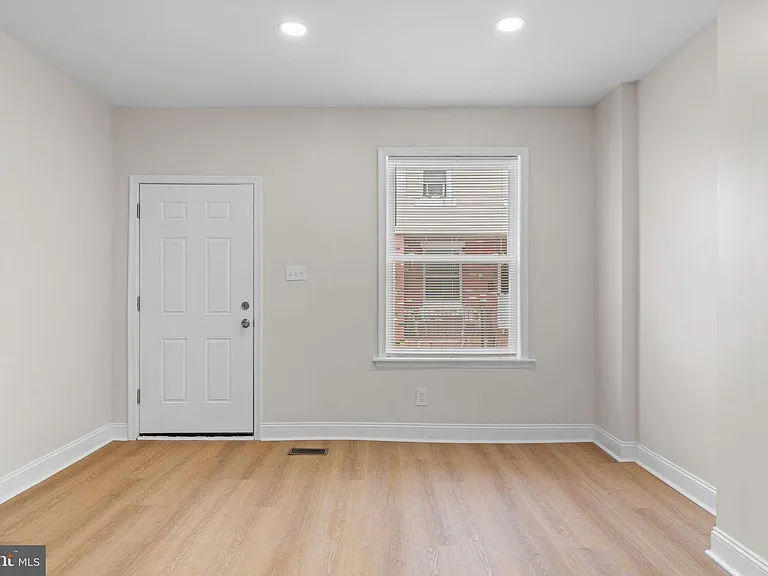 2151 E Stella St — Photo 7