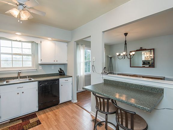 5th image of 255 Park Dr