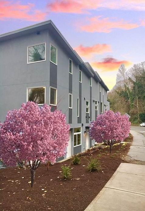 1st image of 1513 Lakeview Blvd E #1513