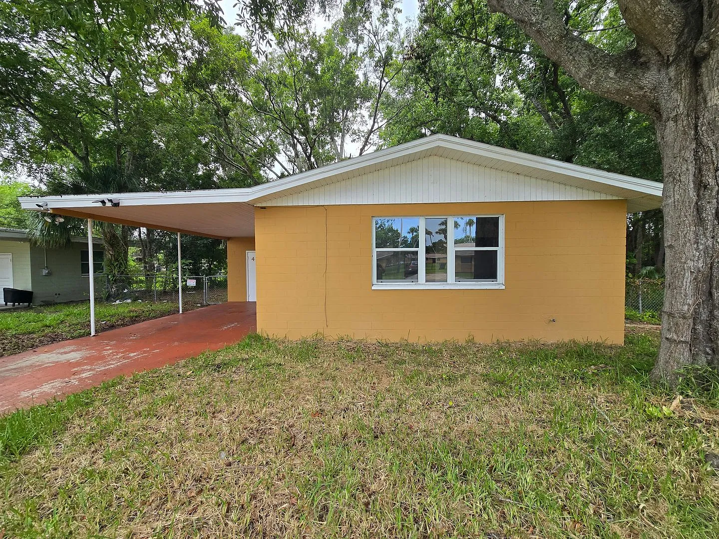 Clean 3 bedroom block home in Daytona! — Photo 2