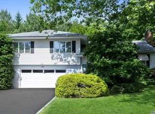 121 Pinewood Rd, Manhasset, NY 11030