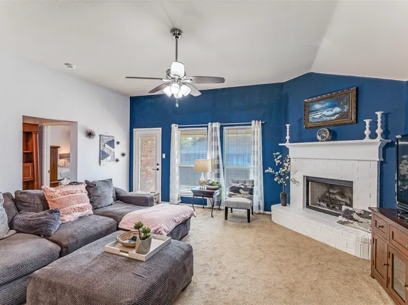 300 Lottie Ln, Saginaw, TX 76179