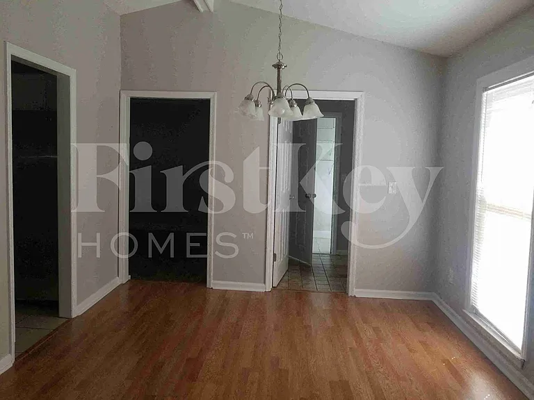430 Citadel St — Photo 4
