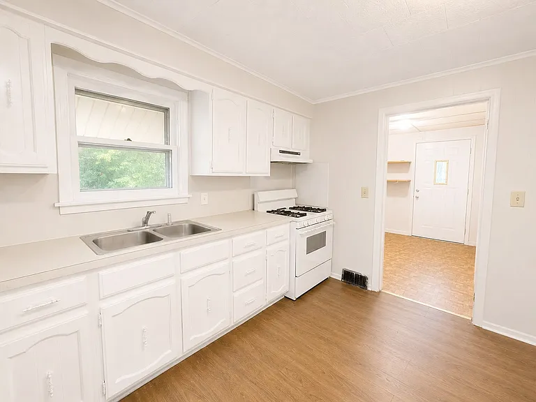 1727 Marne Ave — Photo 12