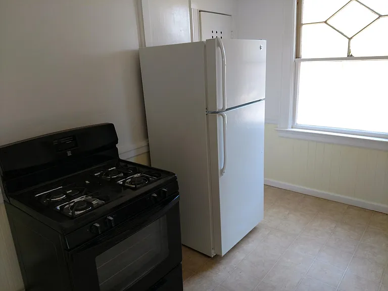 210 Cherry St — Photo 6