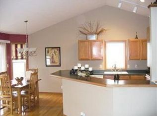 530 W Carrine Dr, Lincoln, NE 68521