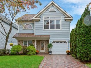 29 Glenn Oaks Ct, Old Bridge, NJ 08857