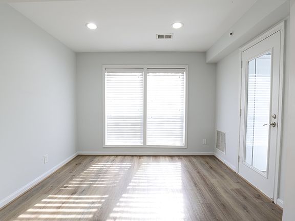 5th image of 3178 Summit Square Dr APT E10