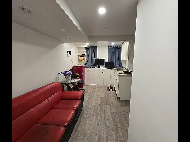 2934 Cruger Ave — Photo 3