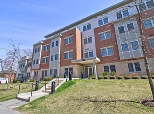 321 Hammond Pond Pkwy UNIT 205, Brookline, MA 02467