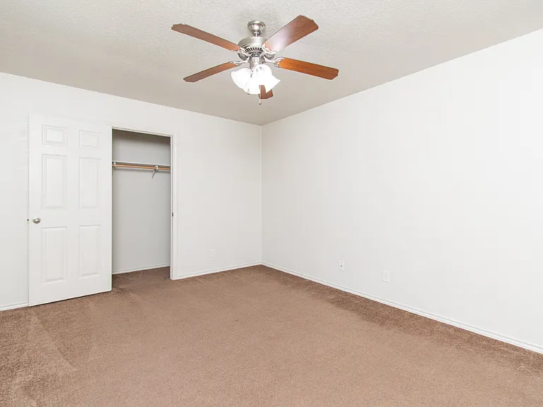 3902 Bolivar Dr — Photo 17