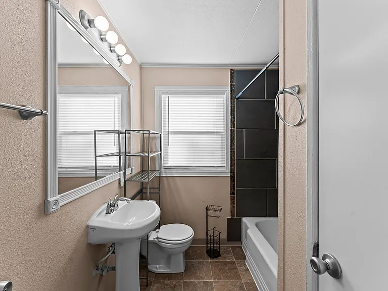 1932 S Franklin Ave — Photo 16