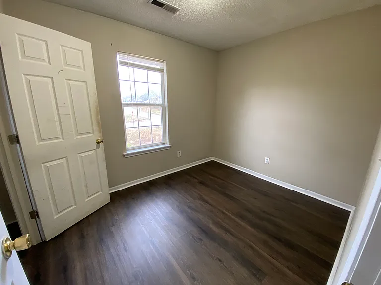 210 Oxford Cir — Photo 7
