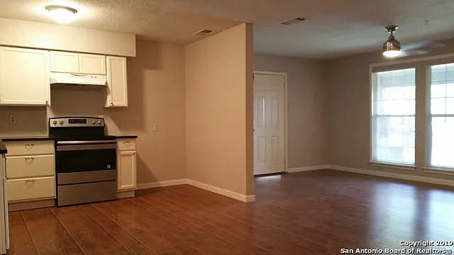 3 bed, 2.0 bath, 1259 sqft, $1,700 — Photo 4