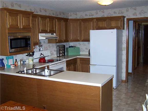 5th image of 3926 Bradenton Dr