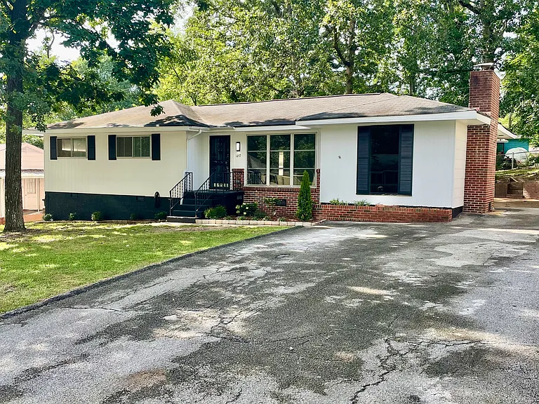 1217 Cranbrook Dr — Photo 1
