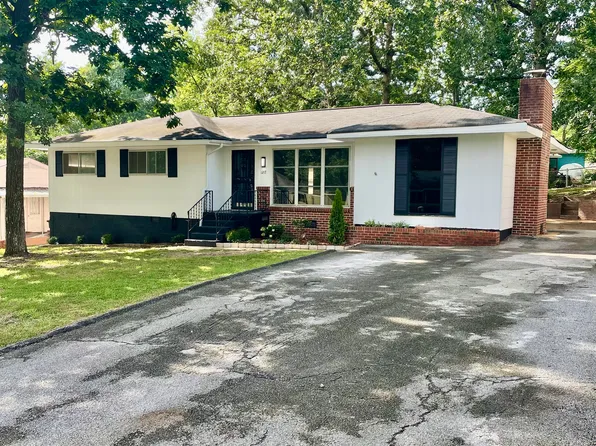 1217 Cranbrook Dr, Hixson, TN 37343
