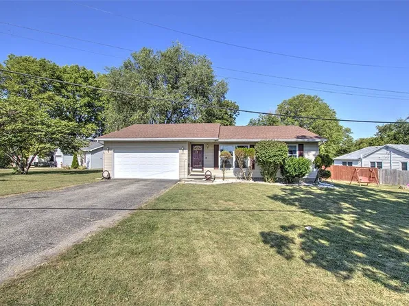 520 Elm St, Mt Zion, IL 62549