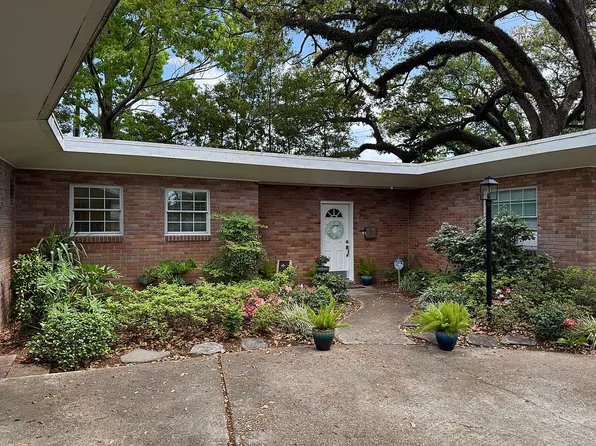 2 Shadow Ln, Metairie, LA 70005