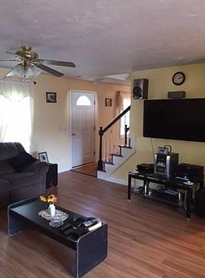 5th image of 117 Charlton St