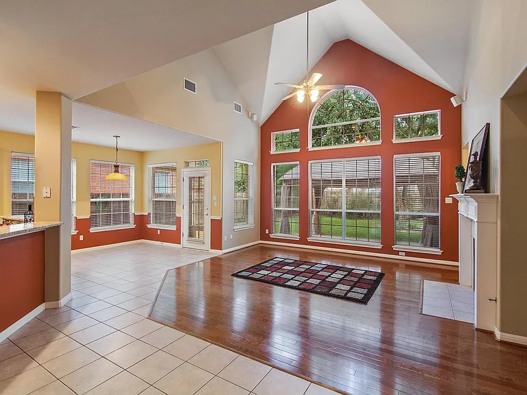 2412 Arbor Dr — Photo 5