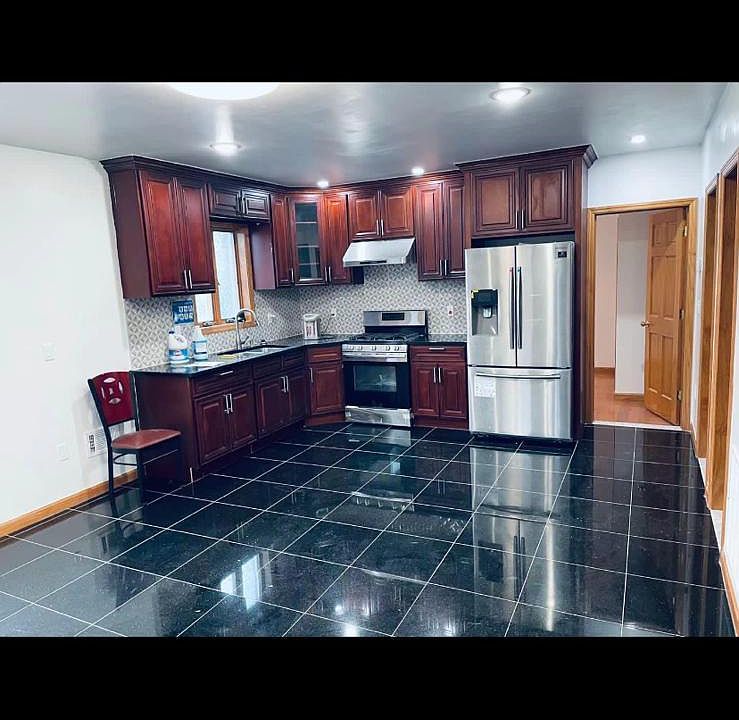 2nd image of 4723 Smart St