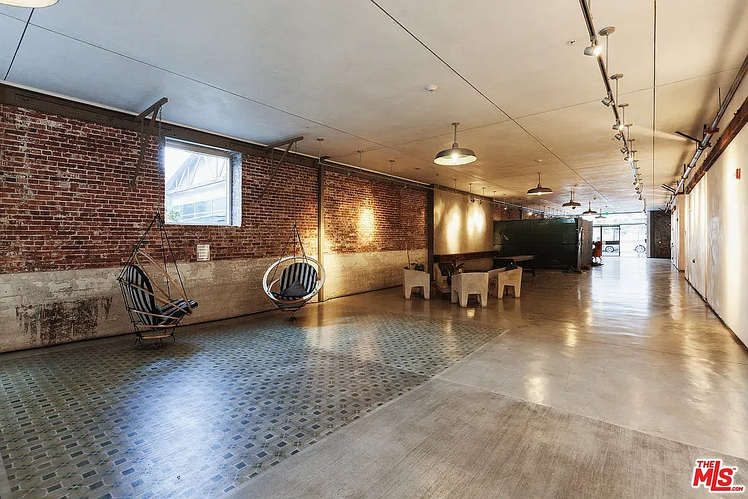 1 bed, 1090 sqft, $5,000 — Photo 4