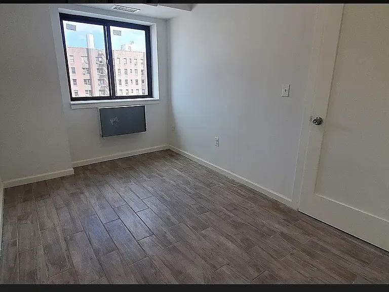 25-28 Broadway #6B — Photo 7