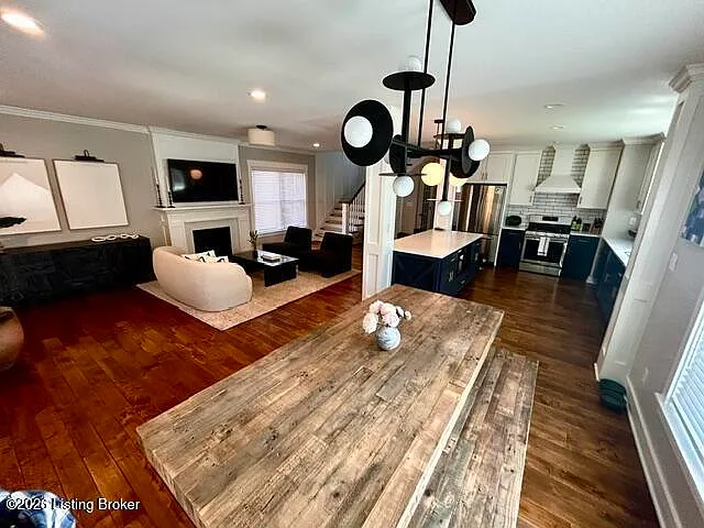 3 bed, 3.0 bath, 2676 sqft, $4,000 — Photo 2