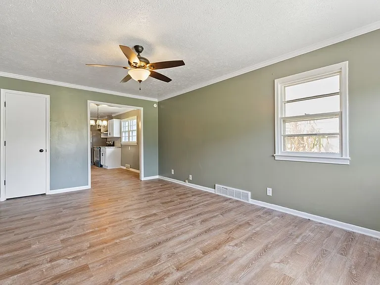 4655 Curtis Ave — Photo 6